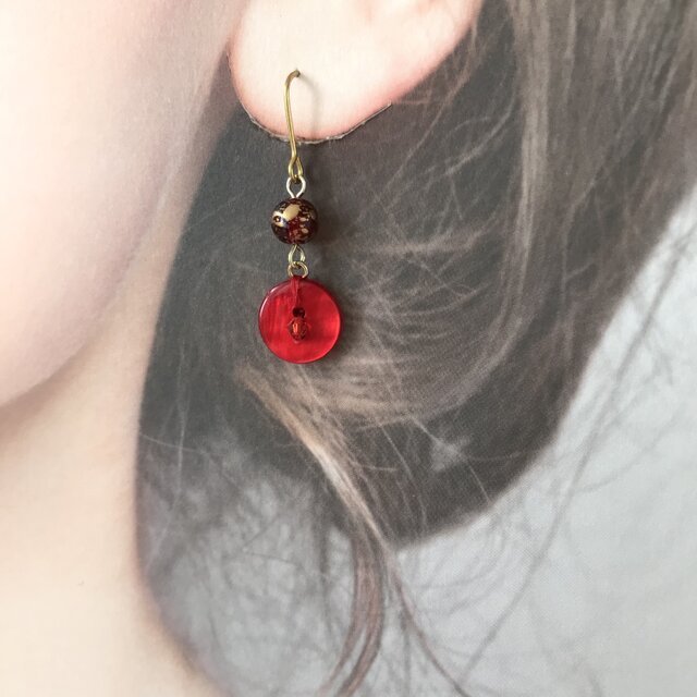 【423】しずく ガラス レッド ピアス ビーズ イヤリング ハンドメイド 423】しずく ガラス レッド ピアス ビーズ イヤリング ハンドメイド