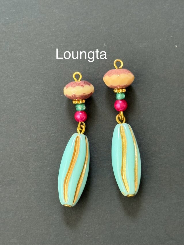 チェコビーズピアス クリーム ブルー の大ぶりピアス 夏ピアス 樹脂ピアス