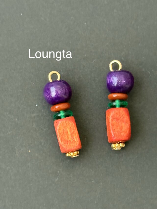 ウッドビーズピアス パープル オレンジ チェコビーズ 個性派ピアス 軽いピアス 樹脂ピアス