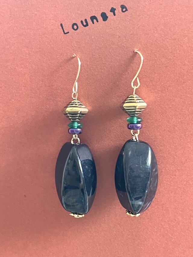 ブラック大ぶりピアス エスニックピアス 大ぶりピアス 個性派ピアス 樹脂ピアス