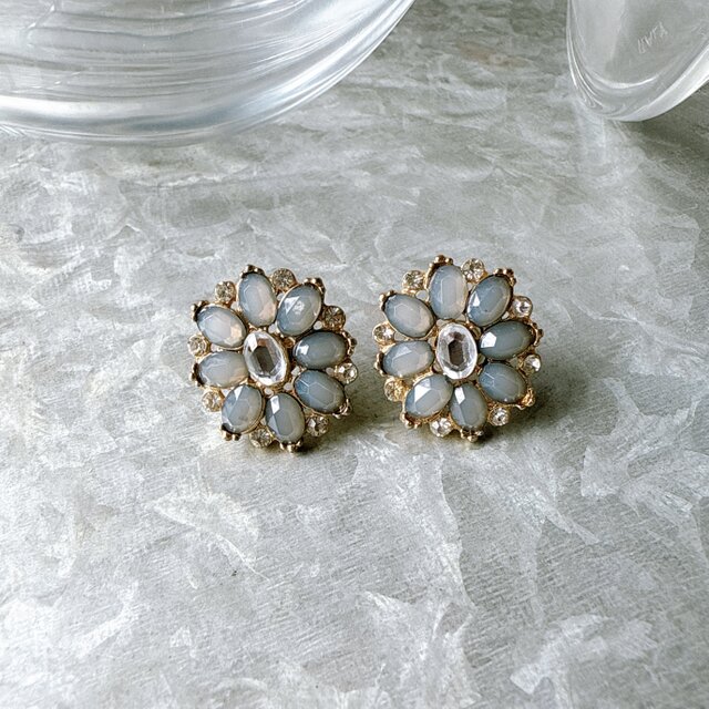P664-ヴィンテージピアス U.S.A. 1980s Grey Cut Glass Rhinestone Gold Tone