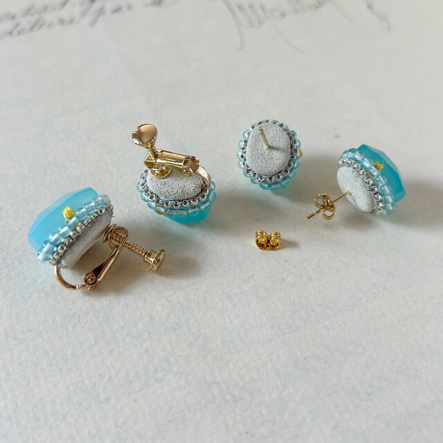 シーブルーカルセドニーとクリスタルの爽やかな ビーズ刺繍