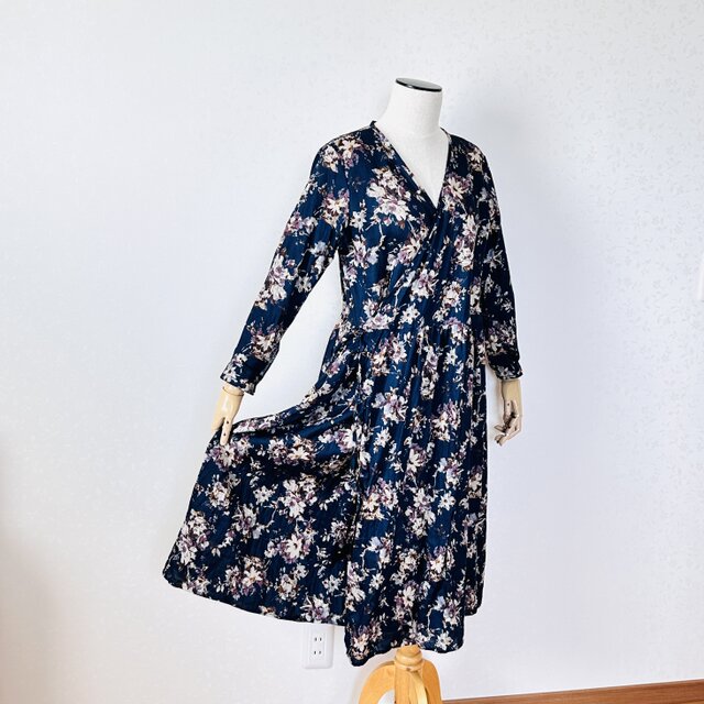 シックな花柄リネンのカシュクールワンピース