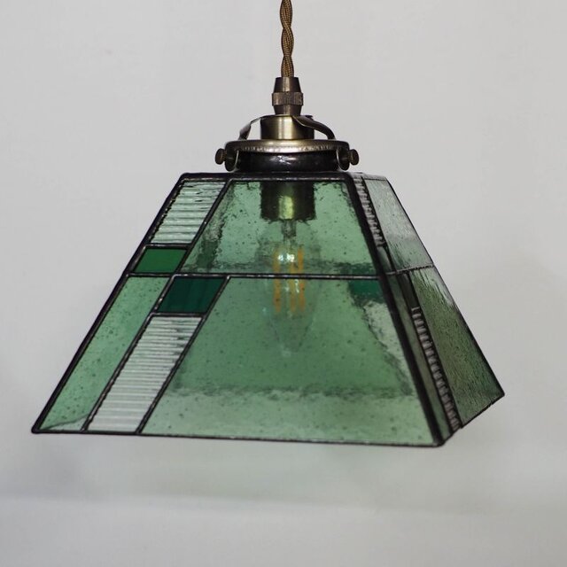 ステンドグラス ペンダントライト 吊り下げランプ 昭和ガラスのペンダントランプ 吊り下げランプ ステンドグラスランプ