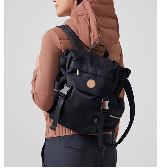 軽くて大容量◎撥水ナイロンの多機能リュック／3色展開（ブラック・グレー・ブラウン）
