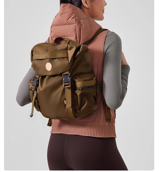 軽くて大容量◎撥水ナイロンの多機能リュック／3色展開（ブラック・グレー・ブラウン）