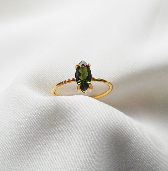 マルチカラートルマリン　グリーンカラーマーキスファセットカットのリング