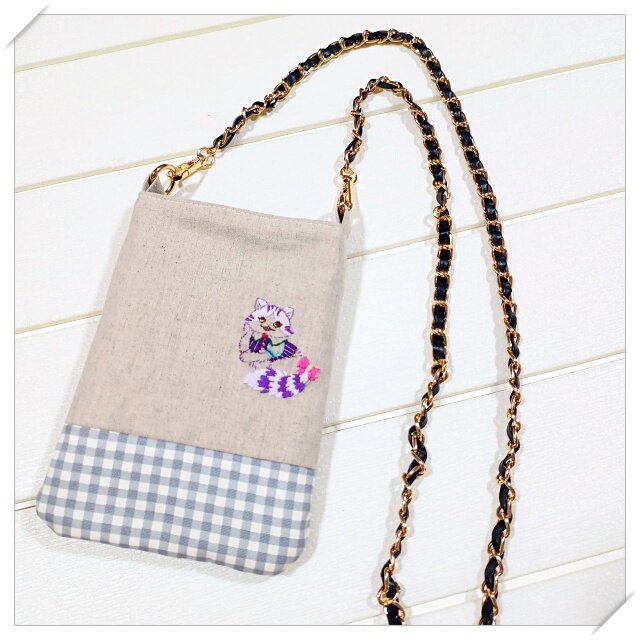 猫の手刺繍　スマホポーチ