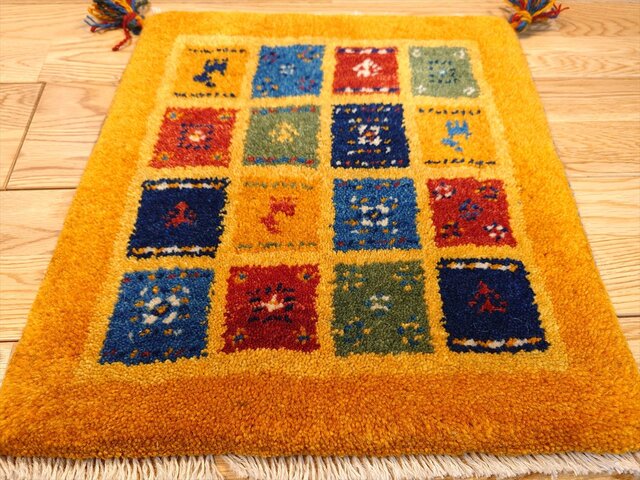 ペルシャ ギャッベ ミニマット 横41x43㎝ パネル柄 黄金色 T9739