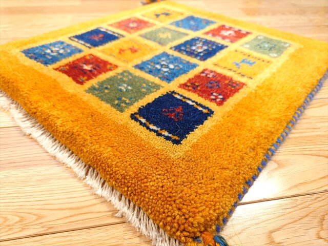 ペルシャ ギャッベ ミニマット 横41x43㎝ パネル柄 黄金色 T9739