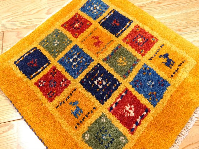 ペルシャ ギャッベ ミニマット 横41x43㎝ パネル柄 黄金色 T9739