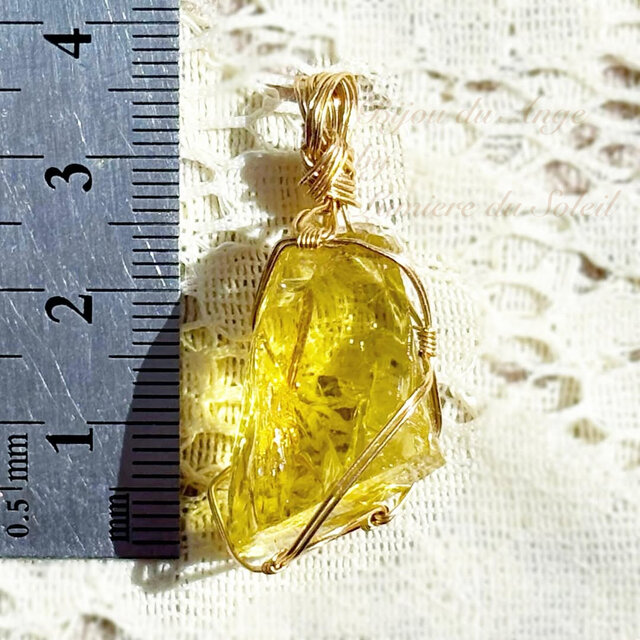 強い意志を叶えるエネルギー〜アンダラクリスタルのペンダントトップ