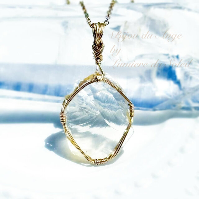 天真爛漫で純粋なエネルギー〜アンダラクリスタルのバイカラーペンダントトップ《ダイナミックヘリオドール×コズミックアイス》