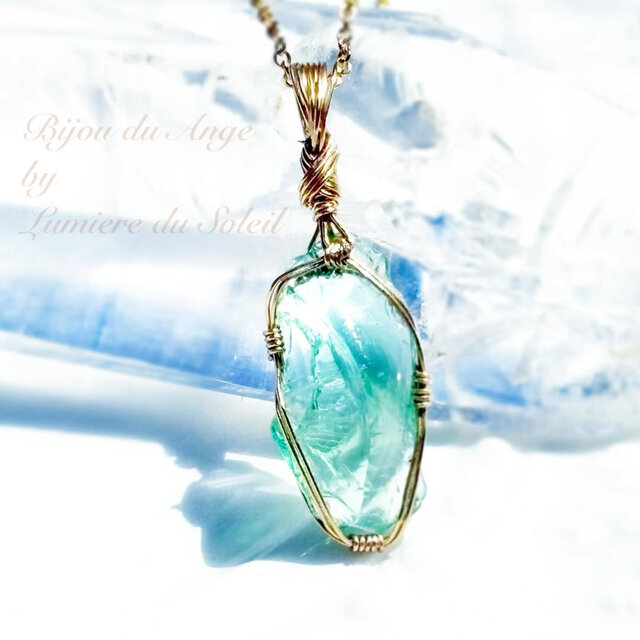 〜デトックスをもたらす癒しの光〜アンダラクリスタルのペンダントトップ《マーリングリーン》