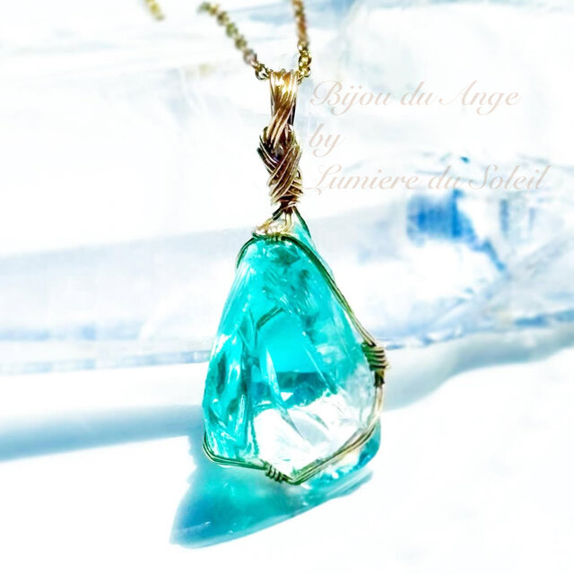 〜心の奥深くからの癒し〜アンダラクリスタルのバイカラーペンダントトップ《エメラルドシフト×コズミックアイス》