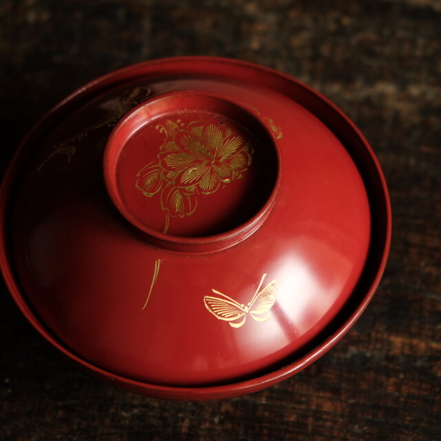 花と蝶々◇赤で素敵。古輪島塗 漆芸沈金蓋付椀 漆器 骨董