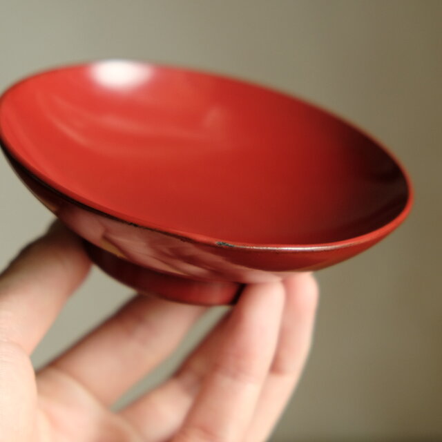 中国骨董:赤い漆器の蓋もの(桃の実と花) 中国骨董:赤い漆器の蓋もの(桃の実と花) - メルカリ