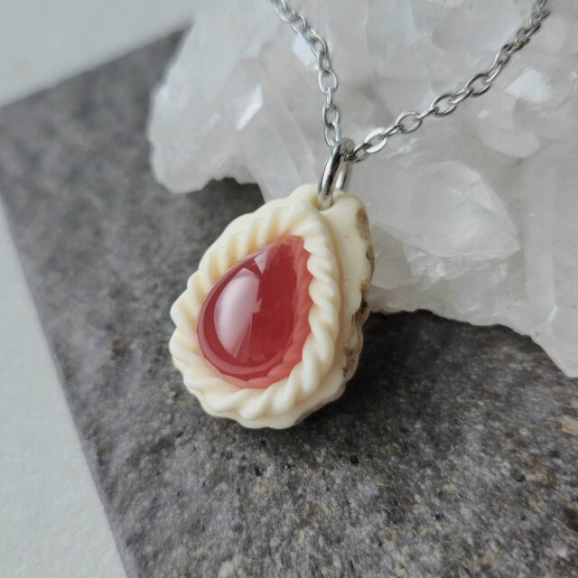 鹿の角 インカローズのネックレス