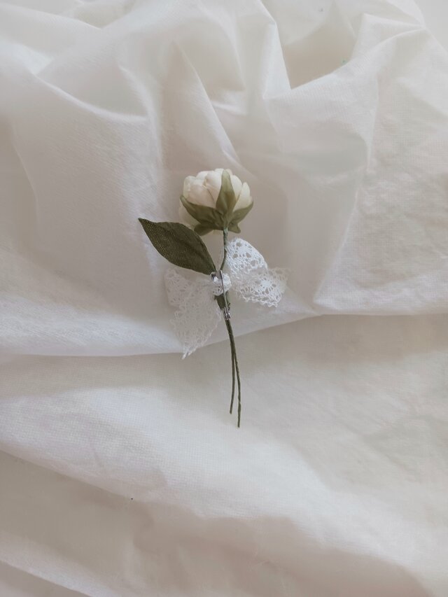 染め布花＊一輪・ミニ薔薇のコサージュ | iichi 日々の暮らしを