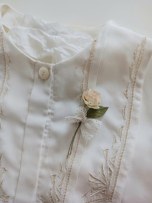 染め布花＊一輪・ミニ薔薇のコサージュ | iichi 日々の暮らしを