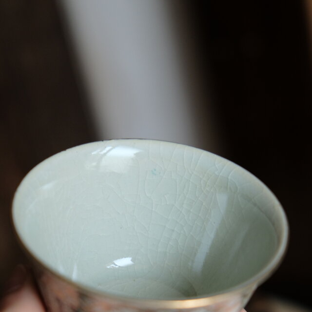 白い花びらと漢文◇九谷焼 白粒金彩湯呑み 酒器 暮らしに。昭和期 骨董