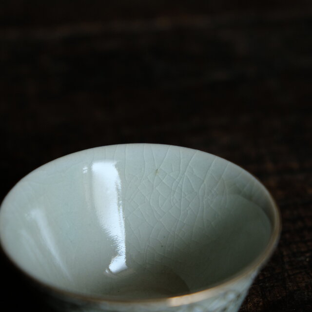 白い花びらと漢文◇九谷焼 白粒金彩湯呑み 酒器 暮らしに。昭和期 骨董