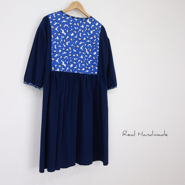 予約販売] 花紺の万葉木綿・デイジーパネルドロップパフワンピース