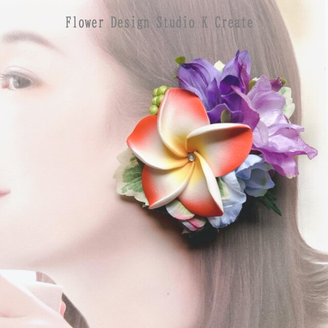 赤いプルメリアとラベンダー色のデルフィニュウムのヘアクリップ　赤　髪飾り　クレマチス　浴衣　フラダンス　パープル　紫　髪飾り