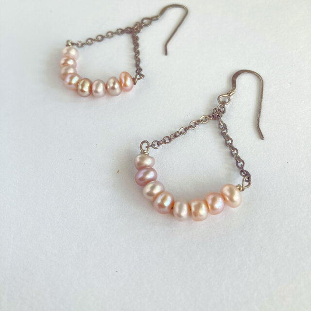 ビジューピアス　イヤリング　グレー　パール　しずく　雫　ピンク　パーツ　ゴールド 月の雫– ベビーピンクパール×ヴィンテージシルバー スイングピアス