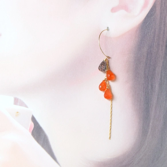 14kgf/カーネリアンxブラックルチルクォーツ アシンメトリーピアス
