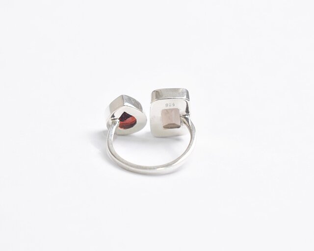 スモーキークォーツとガーネットのスタイリッシュなシルバーリング