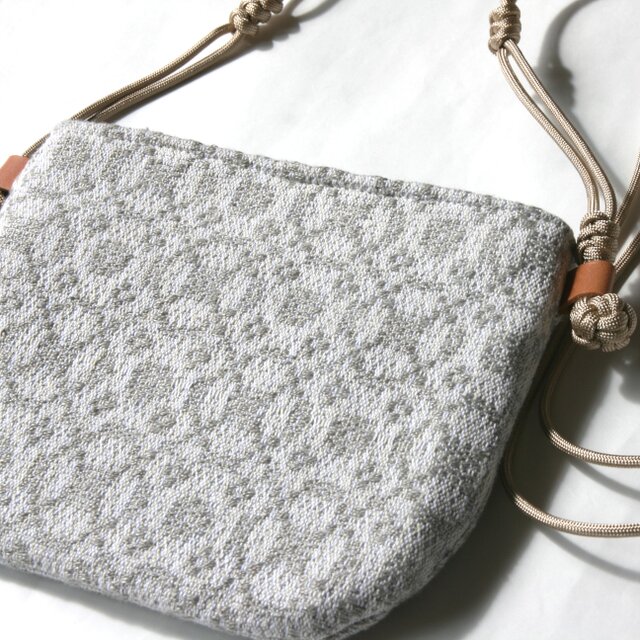 リネンの光沢が美しい手織りスマホポシェット【S】グレー