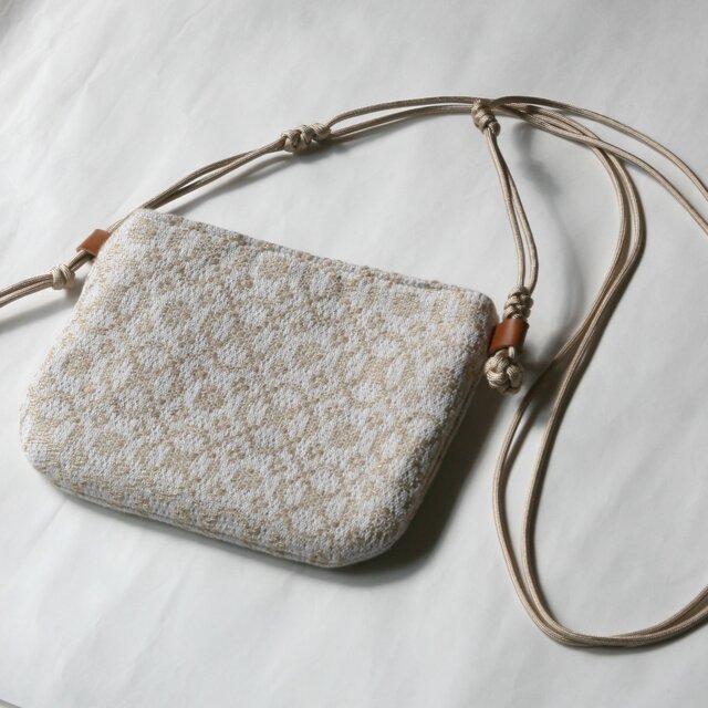 リネンの光沢が美しい手織りスマホポシェット【S】ベージュ