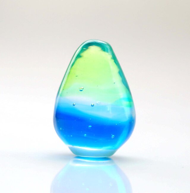 ガラスの雫の小さなオブジェ 「水源のブルー」
