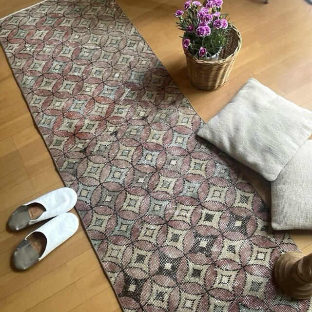 海外から輸入 62×191 菱形 レトロモダン くすみピンク×水色 トルコ ラグ・カーペット