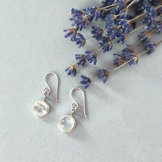 【1点もの】ムーンストーン/猫/肉球/フックピアス/ピアス/白/ホワイト/6月誕生石/誕生石/丸