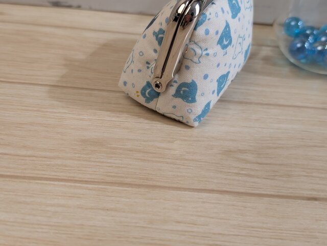 青い千鳥柄が涼やかなミニがま口 | iichi 日々の暮らしを心地よくする