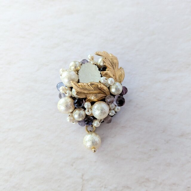 リーフとパールのブローチ（K1225)