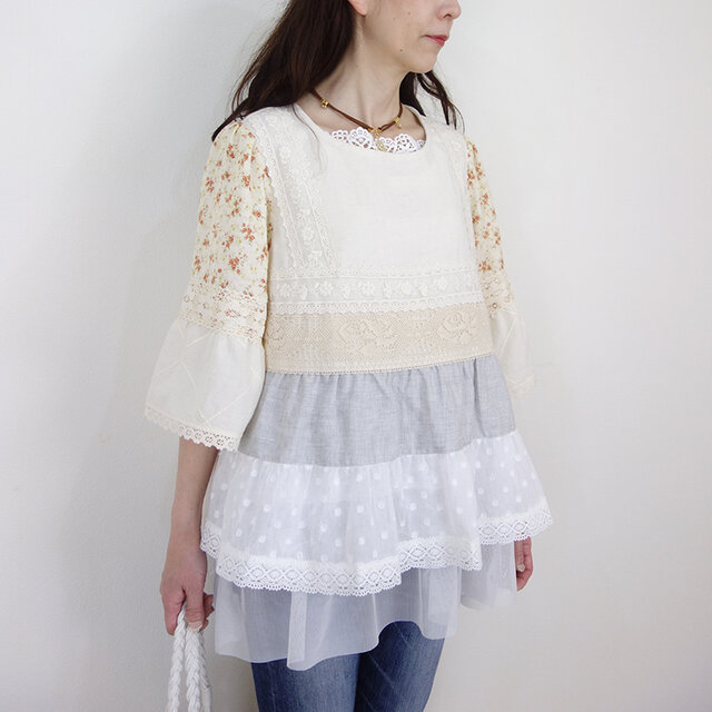 [予約販売] レースと花ガーゼのミルフィーユティアードブラウス