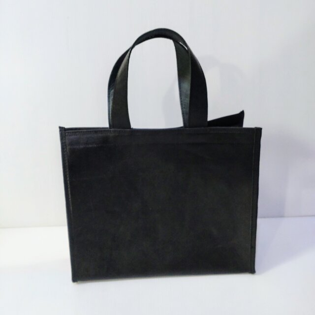◇新作◇本革ミニトートバッグ◇本革◇ハンドメイド◇受注製作◇コンパクト◇アイパッドサイズ◇ブラック◇色変更可能◇