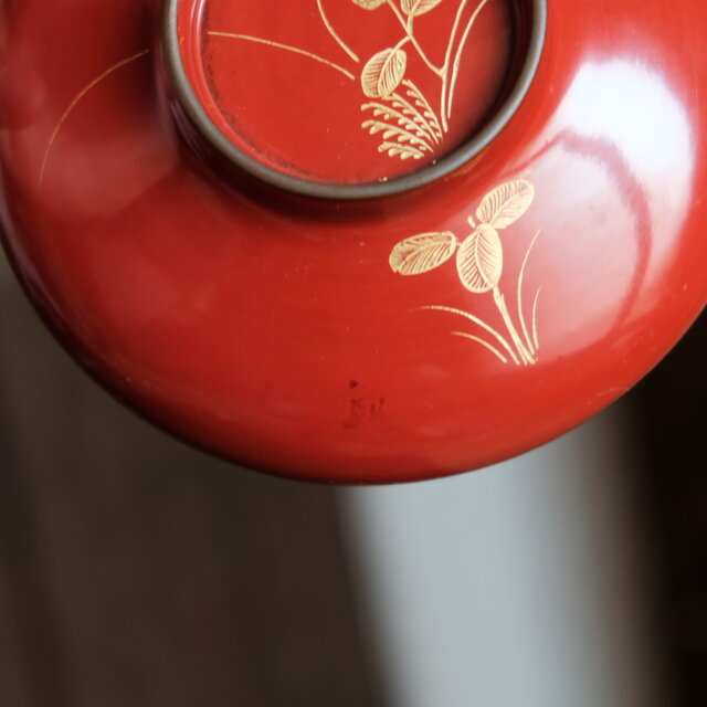 草と蜻蛉◇赤で素敵。古輪島塗 漆芸沈金蓋付椀 漆器 骨董・antiques 古