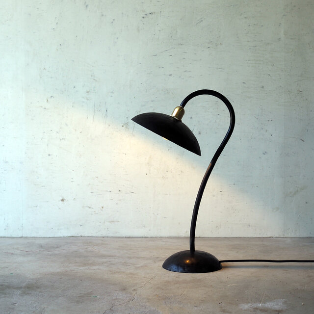 アイアン【鉄】のLEDデスクランプR・照明・テーブルランプ