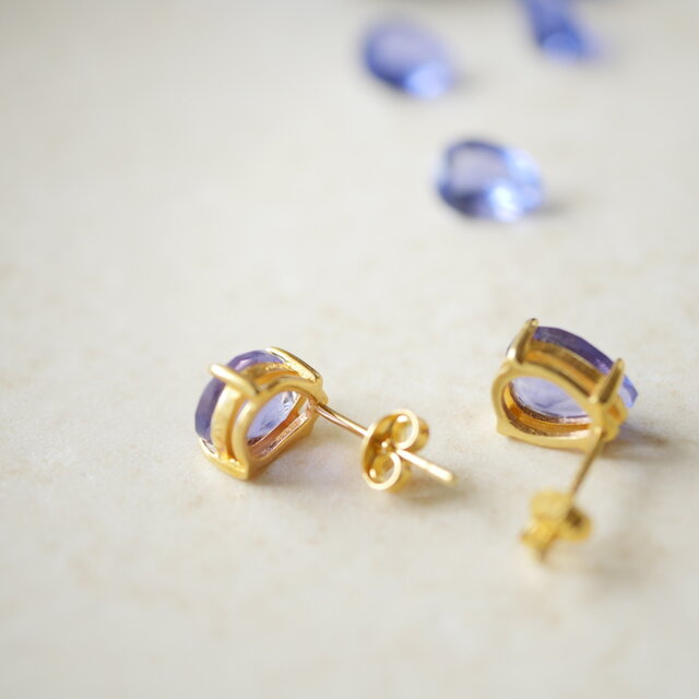 光で色が変わる｜カラーチェンジフローライトの花びらピアス