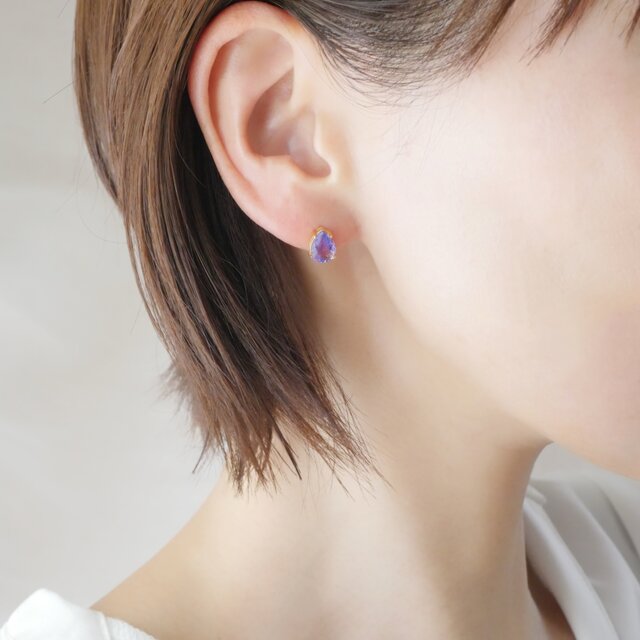 光で色が変わる｜カラーチェンジフローライトの花びらピアス