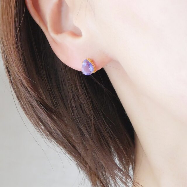 光で色が変わる｜カラーチェンジフローライトの花びらピアス