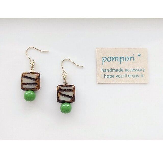 焼き菓子のピアス