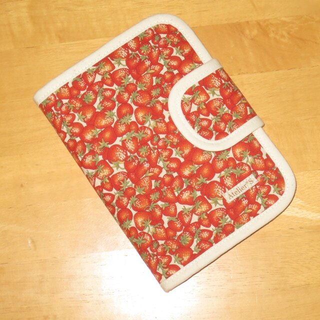 通帳ケース/母子手帳ケース★いちご柄（生成×赤）