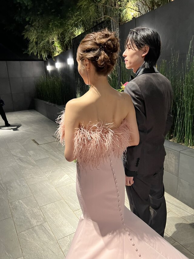 実例写真！オーストリッチ カラードレス ピンク クレープ生地 ベア
