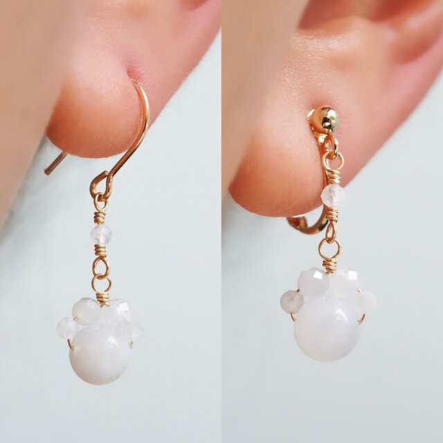 小さな肉球」ピアス／イヤリング（レインボームーンストーン