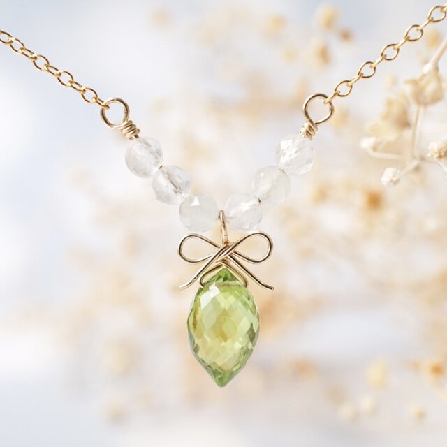 「シロツメクサの花束」天然石リボンネックレス